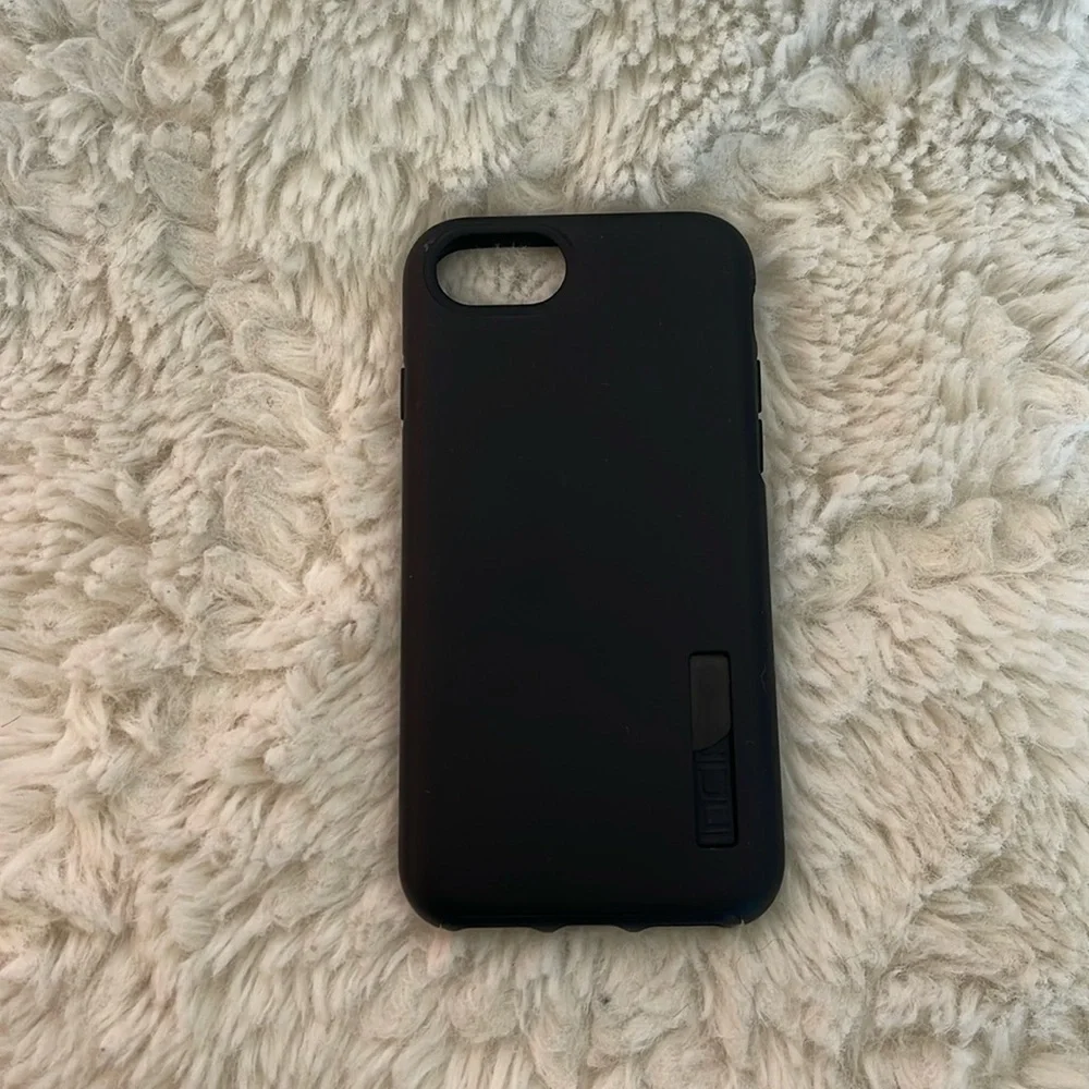 iPhone 5 cover in black no damage perfect condition all black, a thick over
